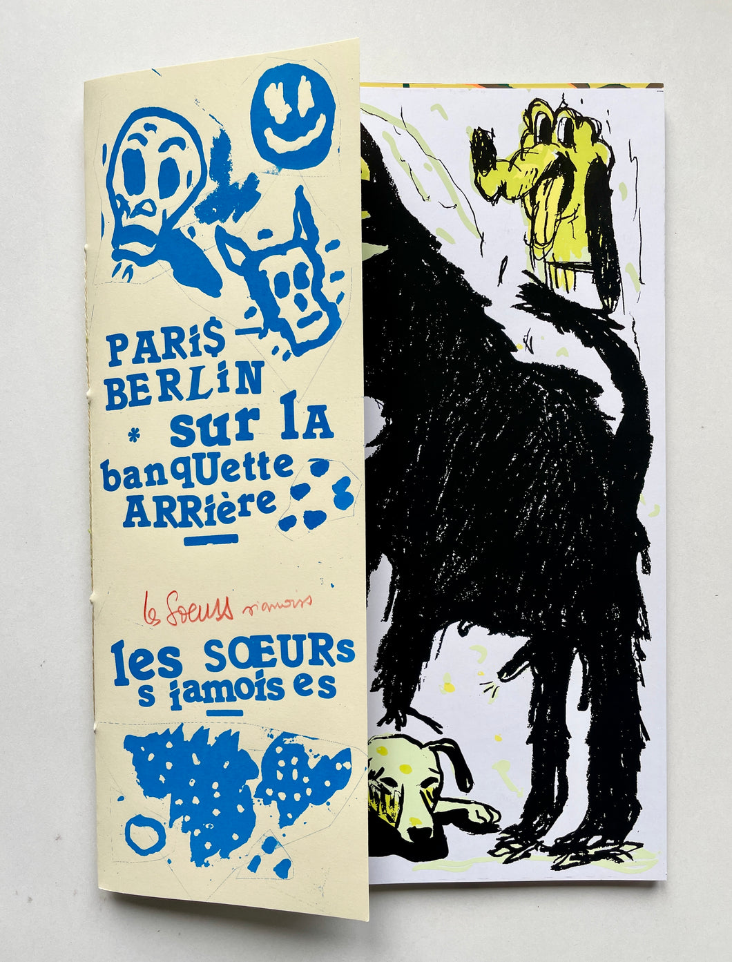 Paris Berlin sur la banquette arrière | les Soeurs Siamoises (Bongoût)