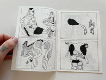 Pig looks at cube | Dylan Jones (Nieves)